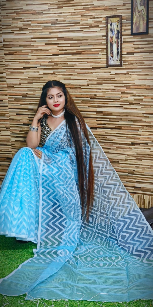 Skirt Border Work Muslin Jamdani Saree in Royal Blue and Multicolored –  Bengal Looms India