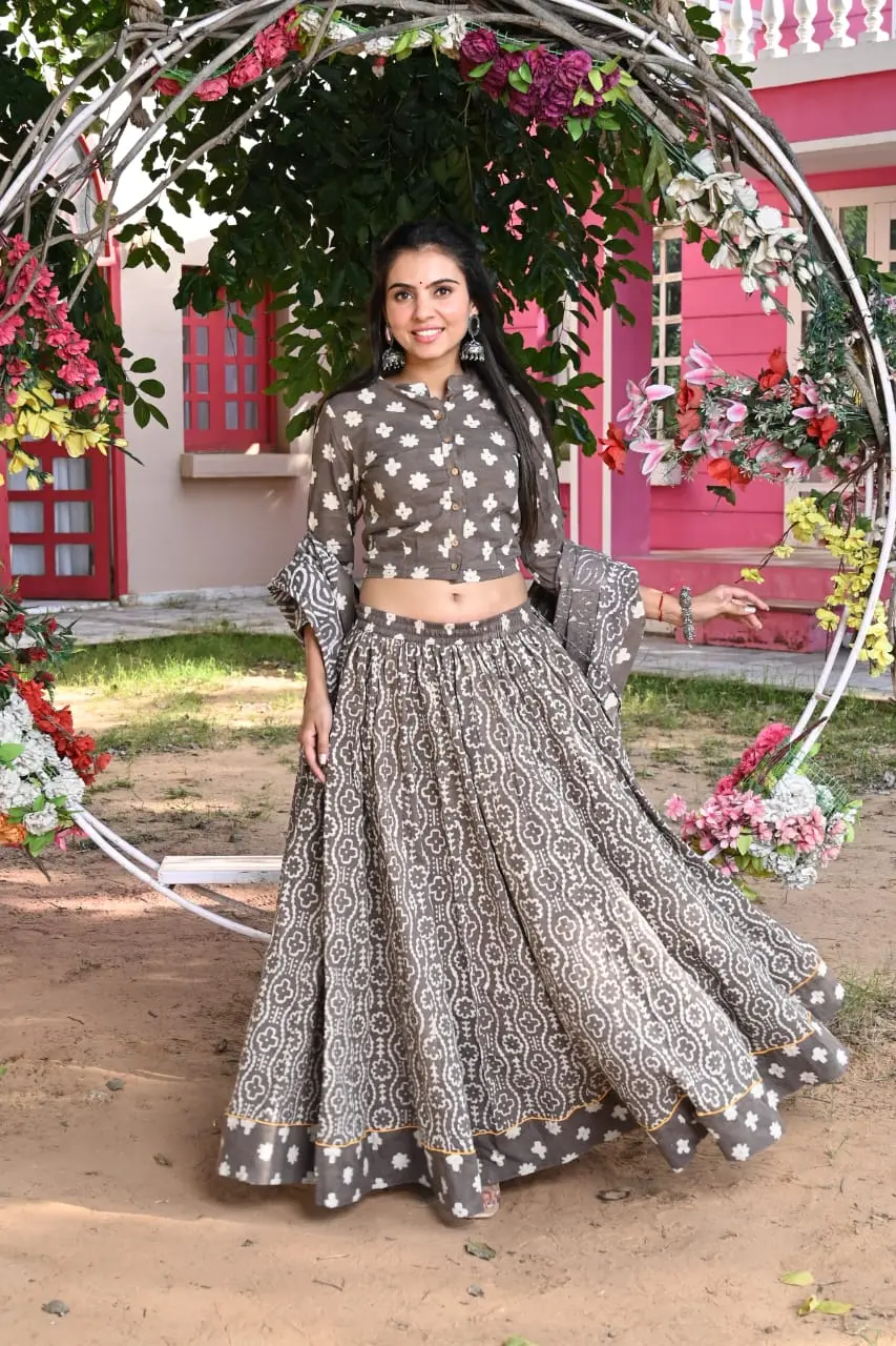 Long skirt with crop top with dupatta best sale