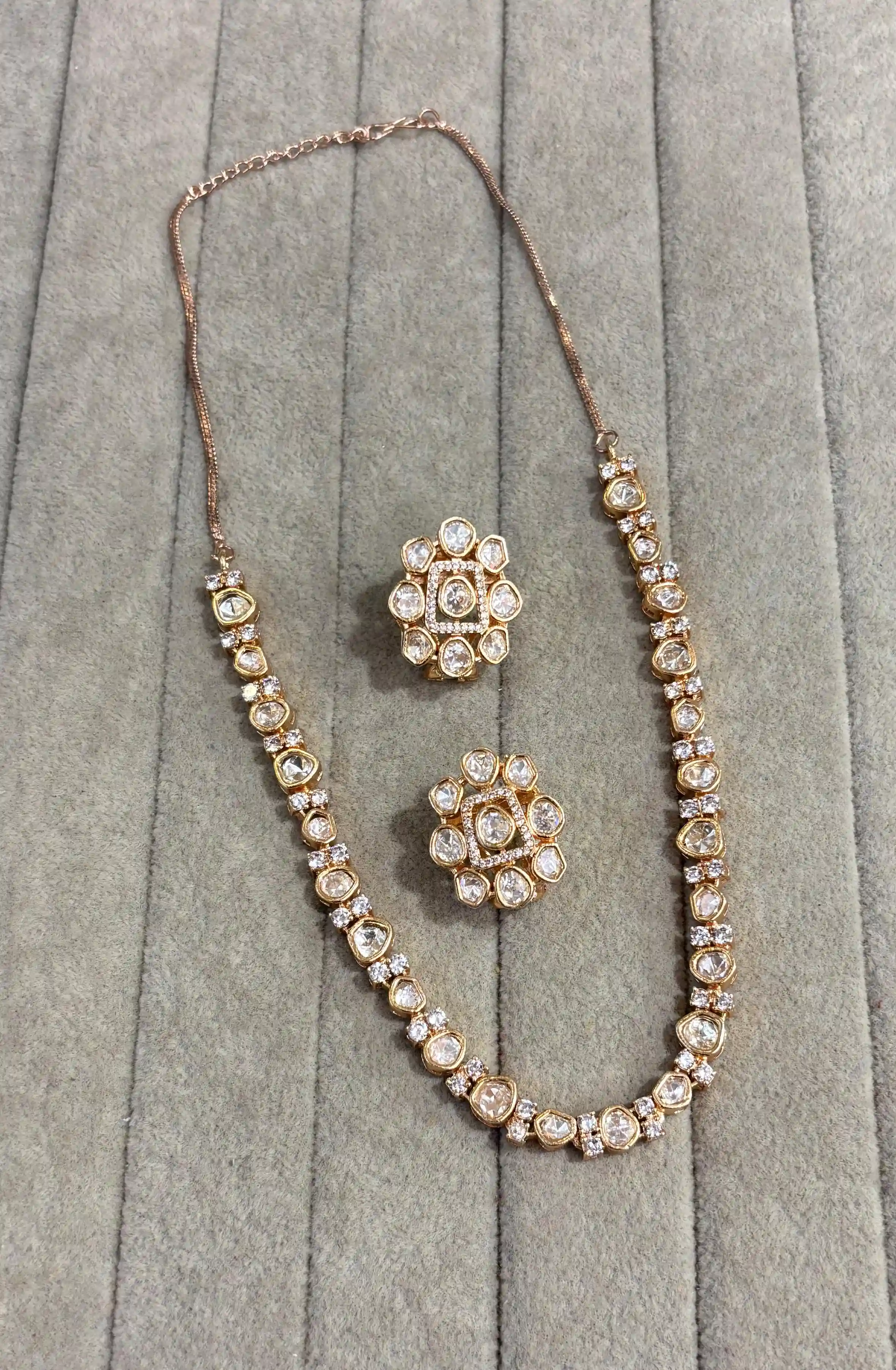 Luxury carat-plated necklace  |  Affordable carat-plated jewelry set with sparkling stones | Jewellery | necklace