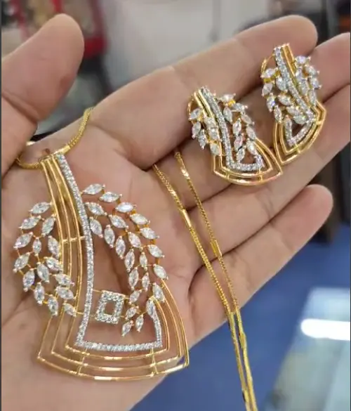 Exclusive mother of pearl jewelry  |  chic and modern pearl beaded necklace  |  Lightweight statement necklace for parties | Jewellery | necklace